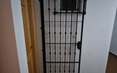 La Seguridad Integral de tu Hogar en la Costa del Sol: Más Allá de la Alarma